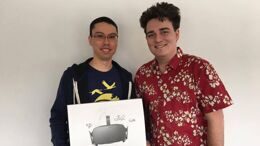 Первый покупатель Oculus Rift получил гарнитуру из рук основателя компании Oculus VR